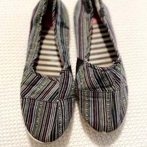 Roxy slip ons